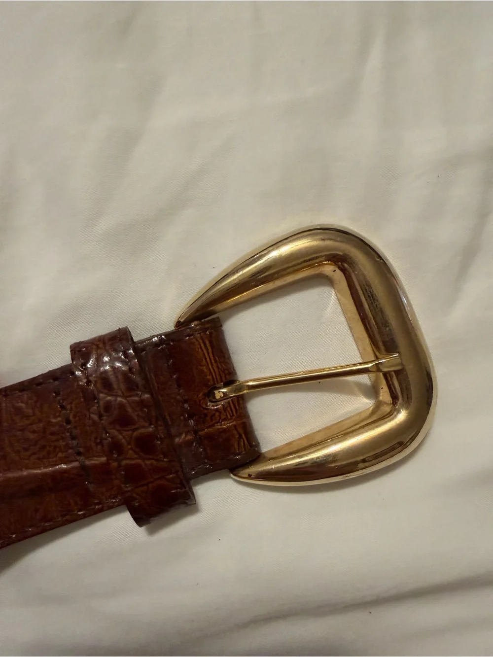 Vintage Women’s Brown Croc-Embossed Leather Belt with Gold Buckle